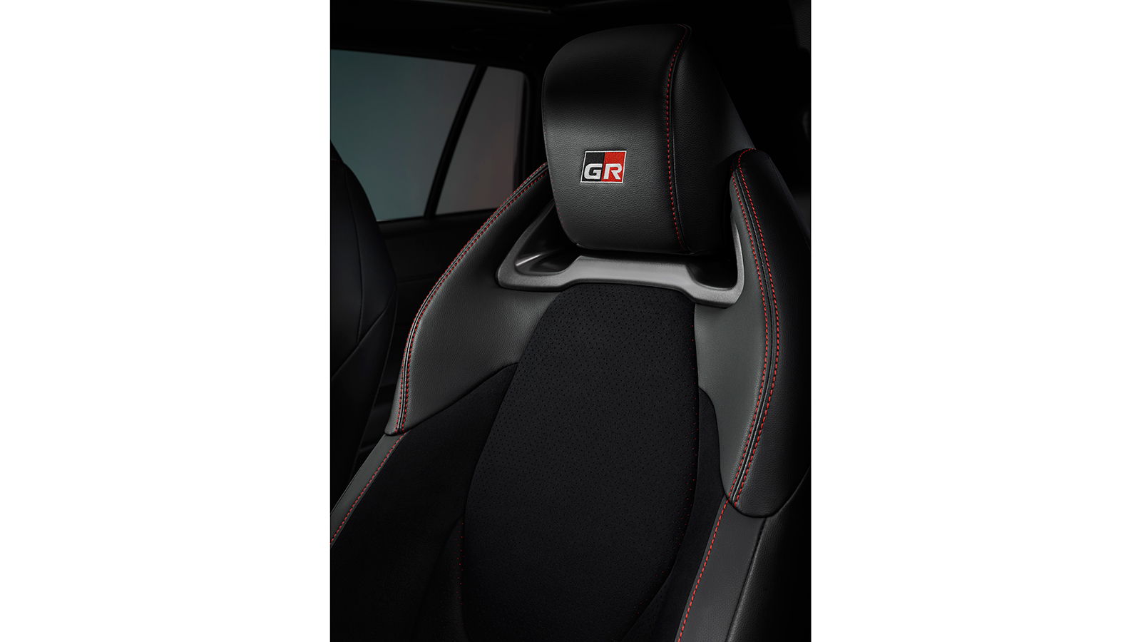 Η Toyota Corolla Cross ανανεώθηκε και απέκτησε έκδοση GR Sport